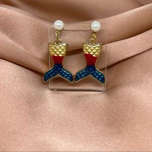 NWT Mermaid Tail Faux Pearl Gold Toned Fashion Dangle Earring